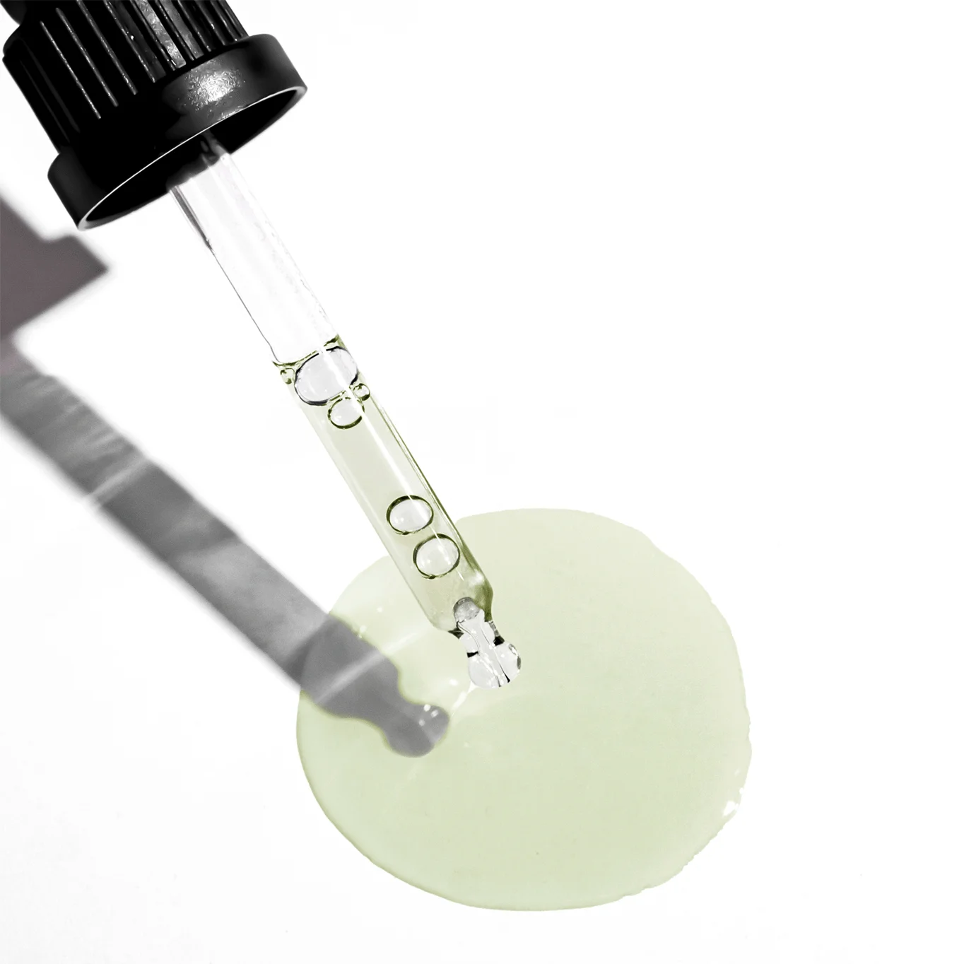 GCFOE_C2-1.webp Green Caviar Facial Oil Elixir oil texture – lightweight vegan facial oil